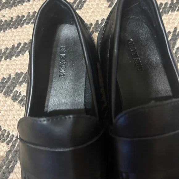 EUC Old Navy Women’s Sleek Classic Black Slip-On Loafers size 6.5 - Picture 3 of 6